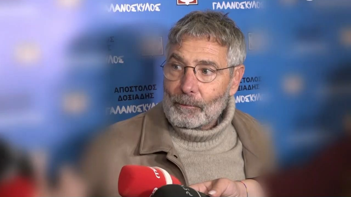 Θοδωρής Αθερίδης: Έφυγε από τις τηλεοπτικές κάμερες όταν ρωτήθηκε για την Σμαράγδα Καρύδη (vid)