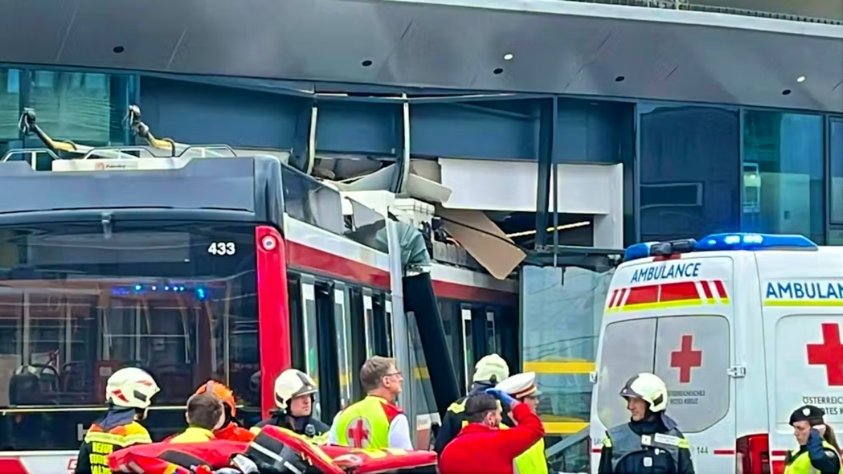 Αυστρία: Λεωφορείο έπεσε σε σούπερ μάρκετ – Τουλάχιστον ένας νεκρός και 7 τραυματίες (εικόνα)