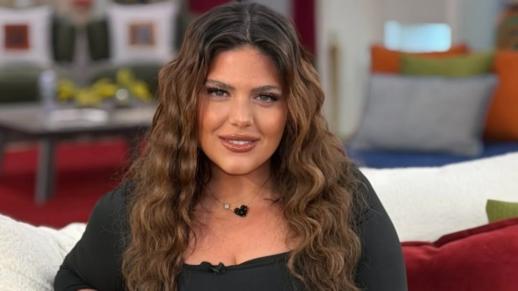 Δανάη Μπάρκα: Έτσι επιβεβαίωσε τον γάμο της με τον Φάνη Μπότση – Το t-shirt με το ιδιαίτερο μήνυμα (pic)