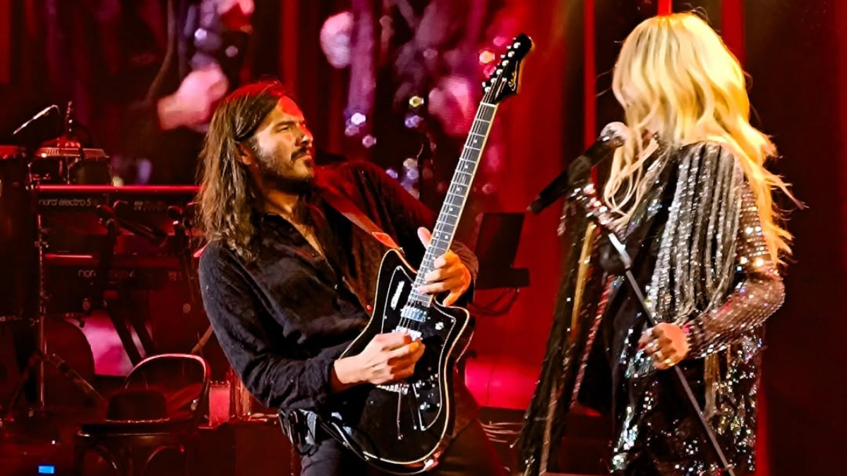 Άννα Βίσση: Ο κιθαρίστας Κάρλος Πέρεζ ανακοίνωσε το τέλος της συνεργασίας του μαζί της μετά από 11 χρόνια