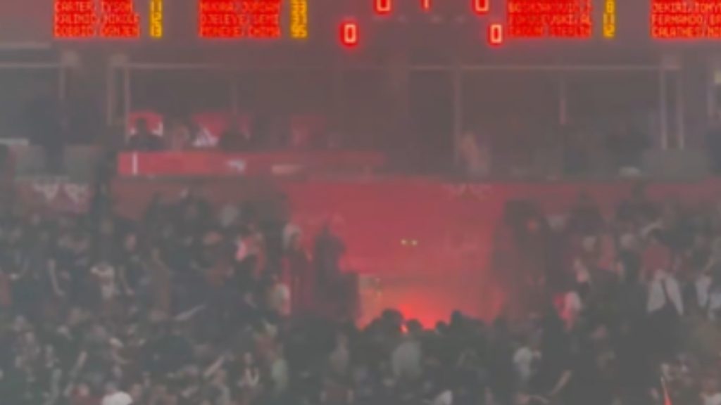 Ερυθρός Αστέρας – Παρτιζάν: Σοβαρά επεισόδια με φωτοβολίδες και δακρυγόνα στο Βελιγράδι (Βίντεο)