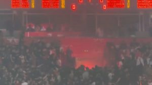 Ερυθρός Αστέρας – Παρτιζάν: Σοβαρά επεισόδια με φωτοβολίδες και δακρυγόνα στο Βελιγράδι (Βίντεο)