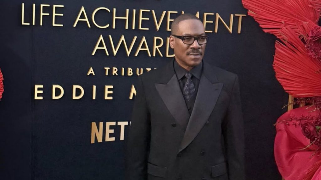 Έντι Μέρφι: Έλαβε το 51o βραβείο Συνολικής Προσφοράς του AFI – Η συγκίνηση του ηθοποιού (vid)