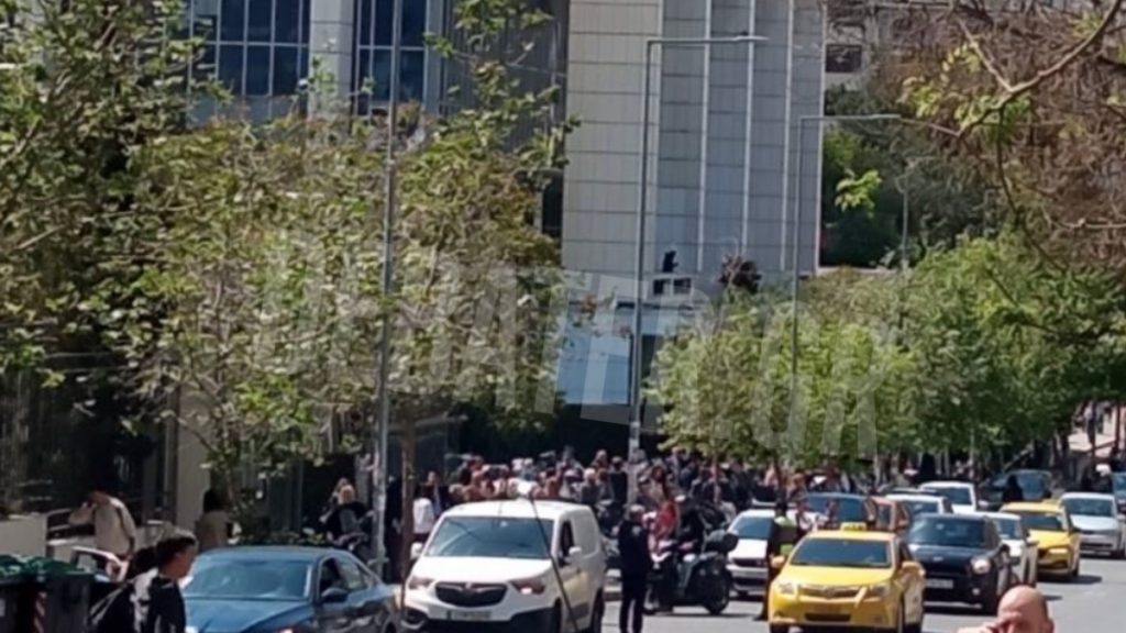 Μετά τον ΕΦΚΑ Κεραμεικού, ο 89χρονος πήγε με ταξί στο Εφετείο και πυροβόλησε με καραμπίνα ακόμα 4 άτομα – 5 τραυματίες