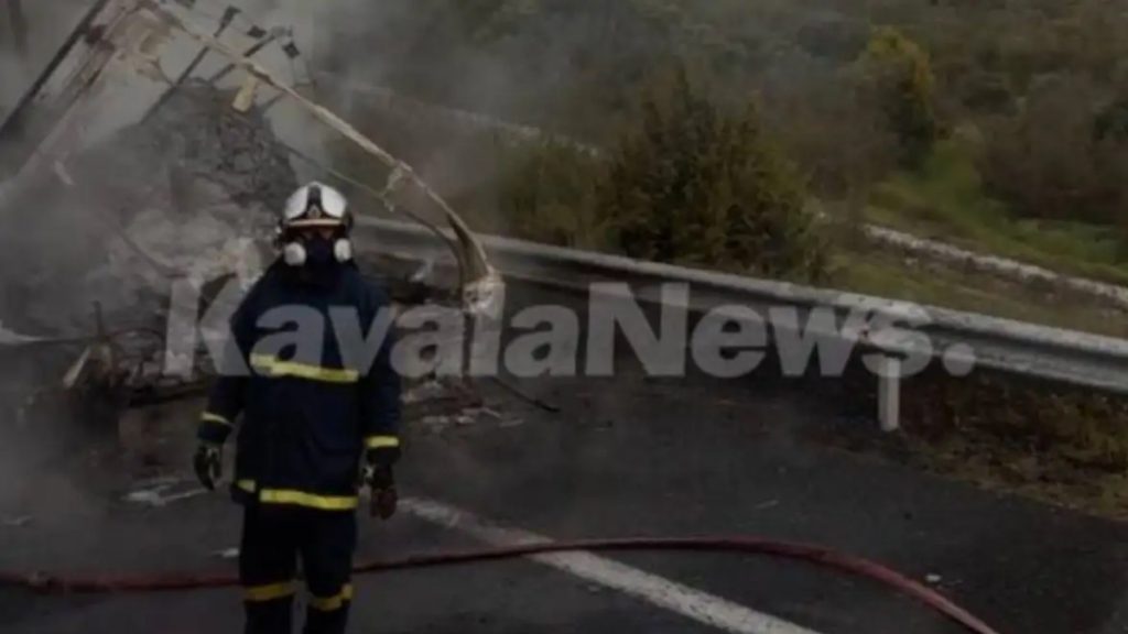 Φωτιά σε φορτηγό στην Εγνατία Οδό – Καθυστερήσεις στο ρεύμα προς Θεσσαλονίκη (βίντεο+φωτογραφίες)