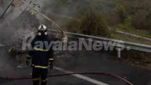 Φωτιά σε φορτηγό στην Εγνατία Οδό – Καθυστερήσεις στο ρεύμα προς Θεσσαλονίκη (βίντεο+φωτογραφίες)