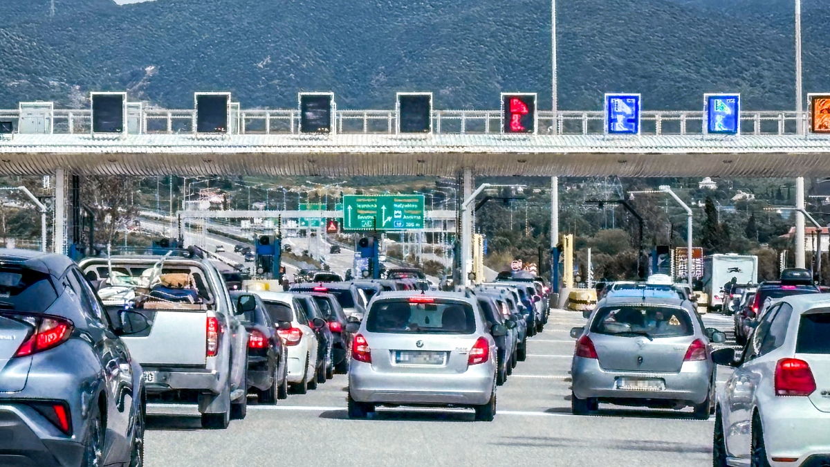 Επιστρέφει το δεύτερο κύμα των Αθηναίων από την έξοδο του Πάσχα – Αυξημένη κίνηση στην Αθηνών – Κορίνθου