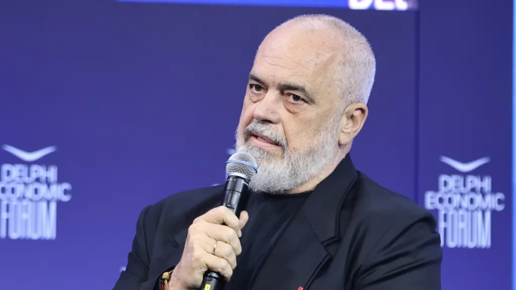 Έντι Ράμα: «Έκανα χιούμορ για τον Πλάτωνα – Παίρνετε τους εαυτούς σας πολύ στα σοβαρά»