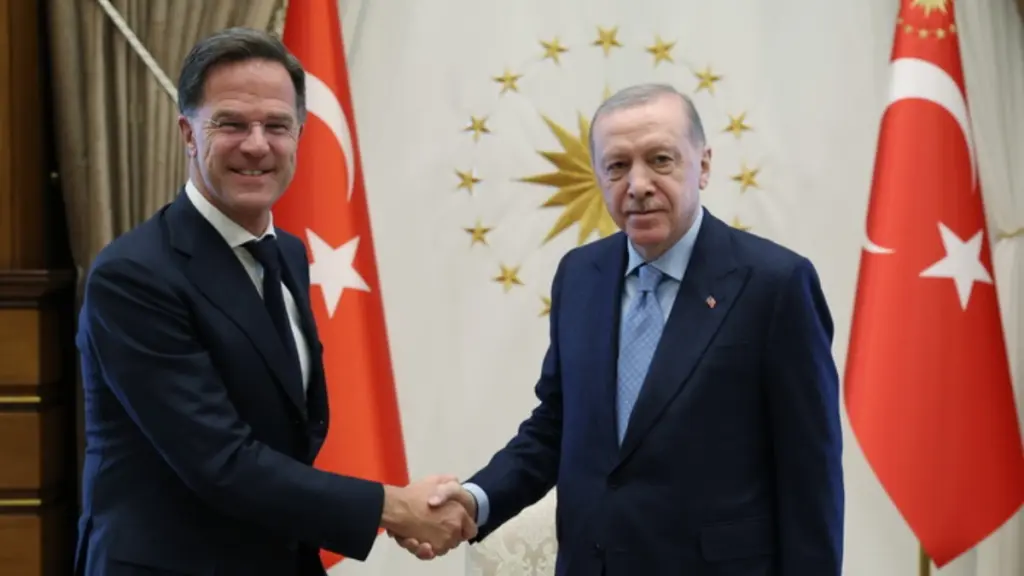 Συνάντηση Ρούτε με Ερντογάν στο ΝΑΤΟ: “Μπορούμε να μάθουμε πολλά” από την τουρκική αμυντική βιομηχανία