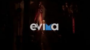 Εύβοια: Απρόοπτο με το Άγιο Φως – Έσβησε πριν φτάσει στους πιστούς (Βίντεο)