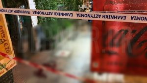 Εξάρχεια: Στο νοσοκομείο ένας υπάλληλος περιπτέρου – Τον μαχαίρωσαν στο πόδι κατά τη διάρκεια ληστείας