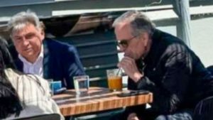 Νίκος Φαραντούρης: Λίγο πριν προβάρει την πράσινη γραβάτα «φλέρταρε» με τον Αντώνη Σαμαρά!