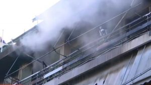 Τραγωδία στον Κολωνό: Νεκρά δύο αδέλφια μετά από φωτιά σε διαμέρισμα (βίντεο)