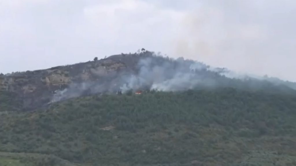 Αχαΐα: Καλύτερη η εικόνα της φωτιάς στην Άμπελο – Επιχειρούν πάνω από 60 πυροσβέστες