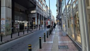 Φωτιά σε κατάστημα στον Πειραιά στην οδό Νοταρά (βίντεο)