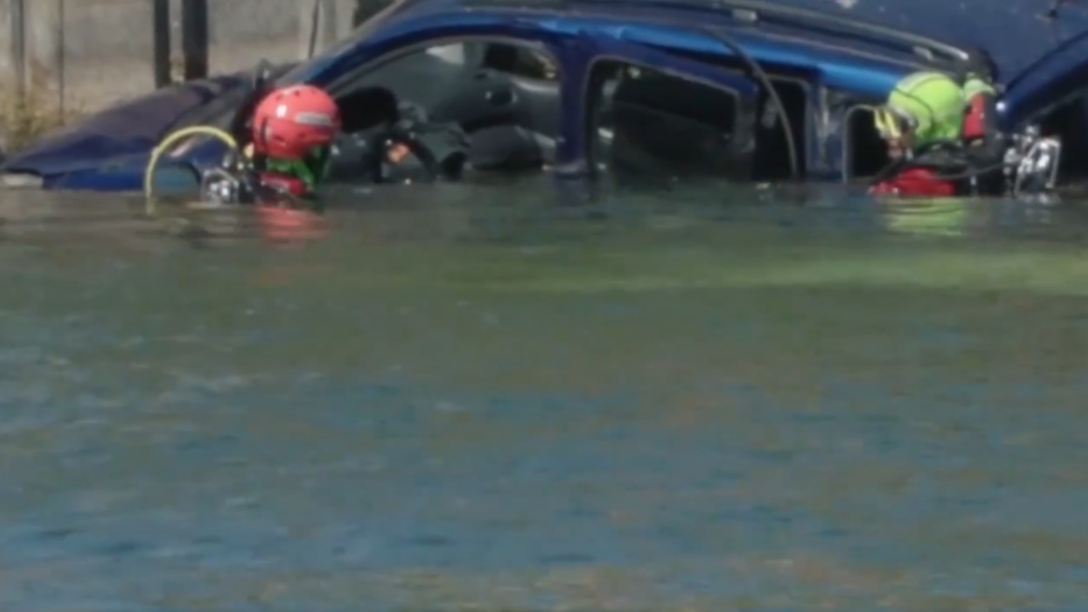 Παρίσι: Λεωφορείο που οδηγούσε εκπαιδευόμενος οδηγός έπεσε στον Σηκουάνα (βίντεο)