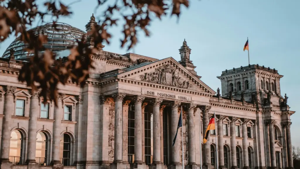 Γερμανία: Σημαντικό προβάδισμα της AfD σε δύο νέες δημοσκοπήσεις – Σε ιστορικό χαμηλό η δημοτικότητα του Μερτς