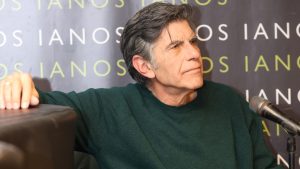 Γιάννης Μπέζος: «Προτιμώ την φυσική νοημοσύνη κι ας βρίσκεται σε ύφεση τον τελευταίο καιρό»