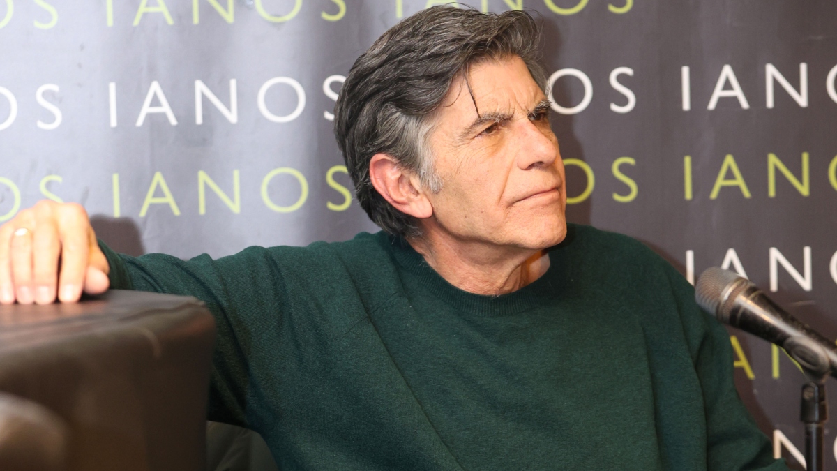 Γιάννης Μπέζος: «Προτιμώ την φυσική νοημοσύνη κι ας βρίσκεται σε ύφεση τον τελευταίο καιρό»