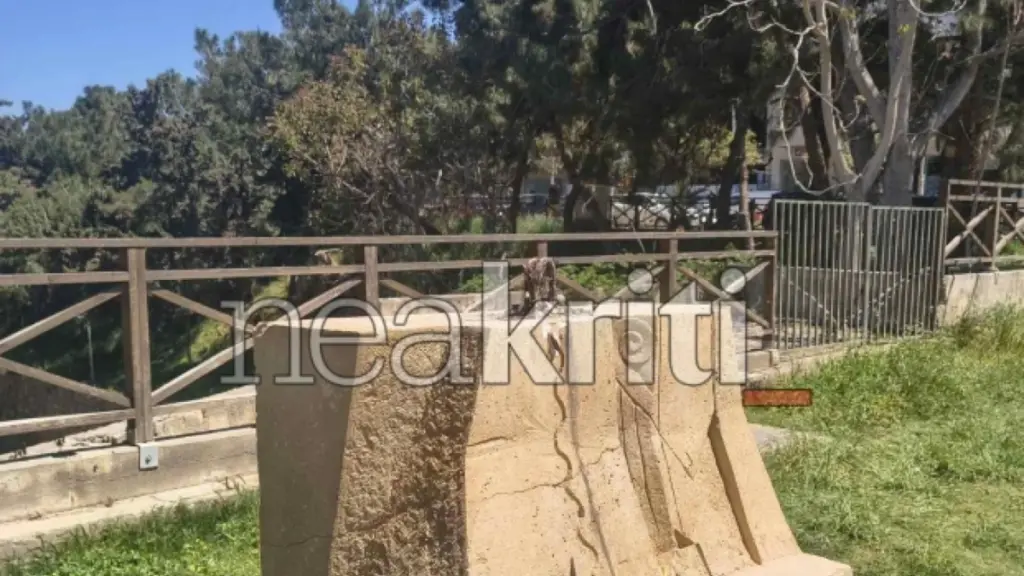 Ηράκλειο: Άγνωστοι αποκεφάλισαν την προτομή του Νίκου Ξυλούρη