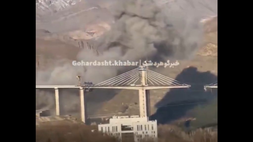 Ιράν: Δύο νεκροί και τρεις τραυματίες από επίθεση σε γέφυρα νότια της Τεχεράνης (βίντεο)