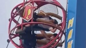 Σεβίλλη: Τρομακτικό ατύχημα σε λούνα παρκ – Κόπηκε καλώδιο στον αέρα (Βίντεο)