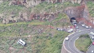 Τραγωδία στα Κανάρια Νησιά: Ένας νεκρός και τρεις σοβαρά τραυματίες από ανατροπή τουριστικού λεωφορείου (Εικόνες& Βίντεο)