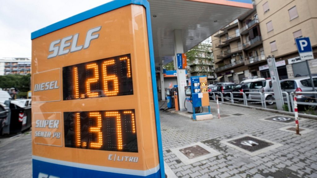 Ιταλία: Παράταση στη μείωση των φόρων στα καύσιμα μέχρι την 1η Μαΐου – Στα 500 εκατ. ευρώ τα πρόσθετα κονδύλια