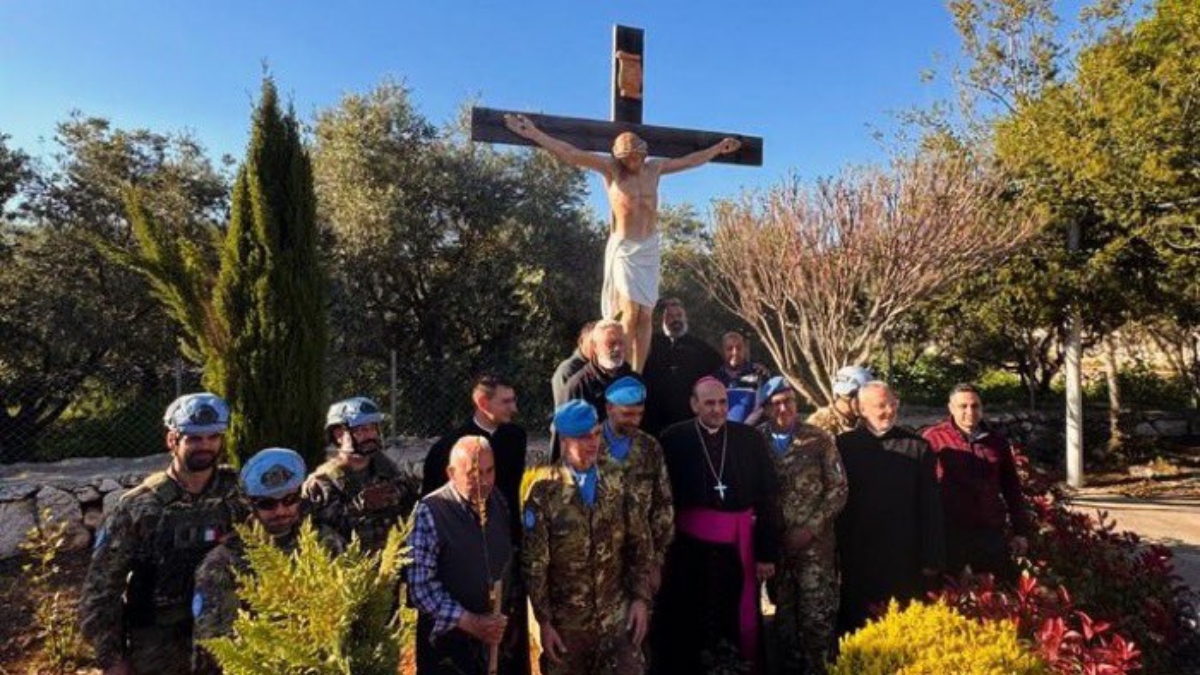 Λίβανος: Ιταλοί στρατιώτες παρέδωσαν νέο άγαλμα Ιησού στο Ντεμπέλ (Βίντεο)