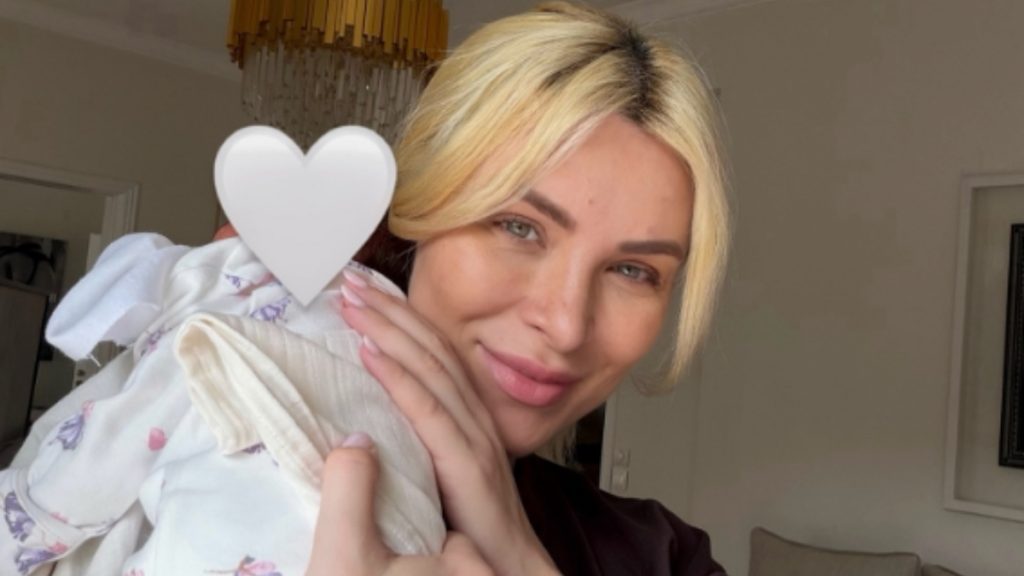 Κατερίνα Καινούργιου: Απαντά στα αρνητικά σχόλια για τις φωτογραφίες με μακιγιάζ από το μαιευτήριο