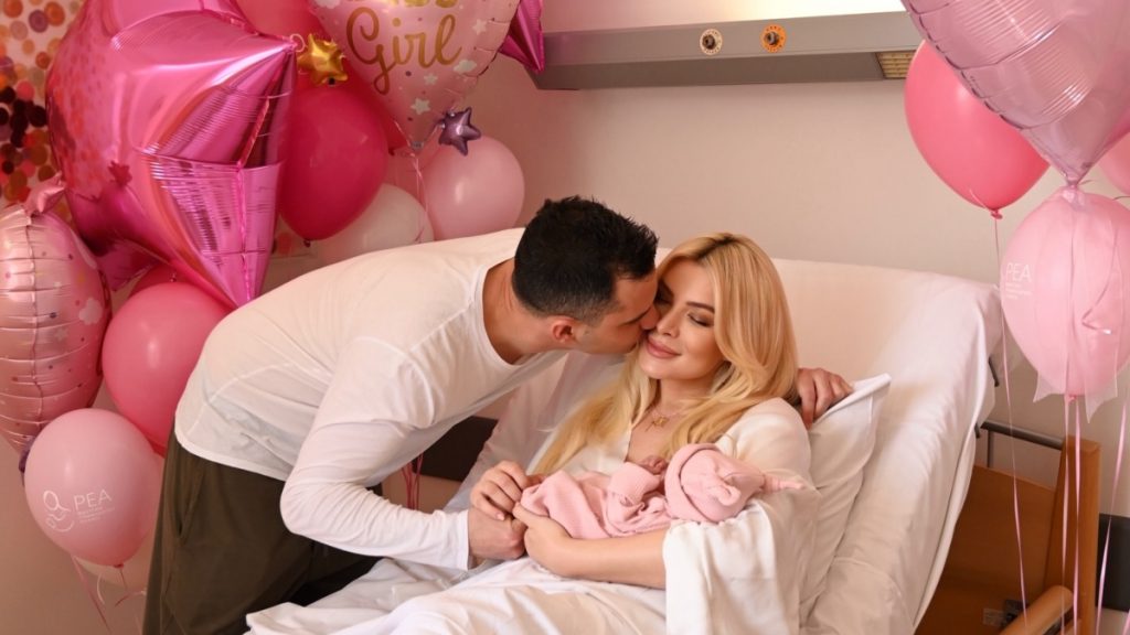 Κατερίνα Καινούργιου: Οι πρώτες φωτογραφίες με τη μικρή Ξένια – «Καλώς ήρθες μικρό μας θαύμα»