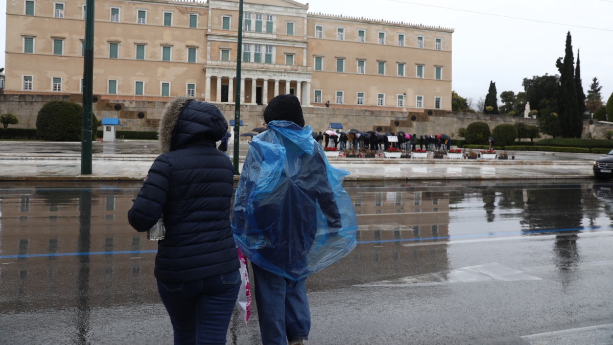Καιρός: Έρχεται ψυχρό μέτωπο από αύριο – Βροχές, άνεμοι και πτώση της θερμοκρασίας