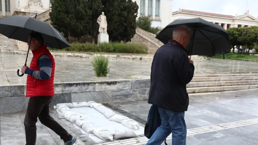 Καιρός: Φθινοπωρινό το σκηνικό από την Τρίτη – Πτώση της θερμοκρασίας με ισχυρούς ανέμους