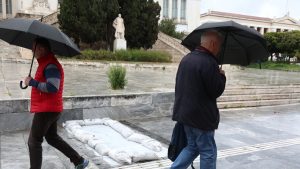 Καιρός: Πρωτομαγιά με βροχές και χιόνια – Ποιες περιοχές θα πλήξει η κακοκαιρία