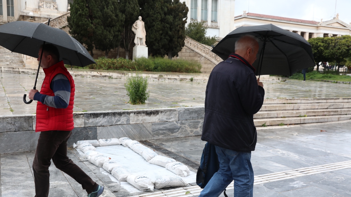 Καιρός: Πρωτομαγιά με βροχές και χιόνια – Ποιες περιοχές θα πλήξει η κακοκαιρία