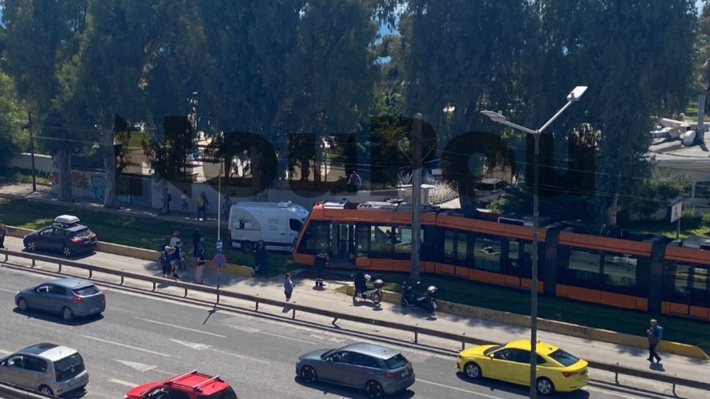 Καλαμάκι: Τραμ συγκρούστηκε με φορτηγάκι (εικόνες)