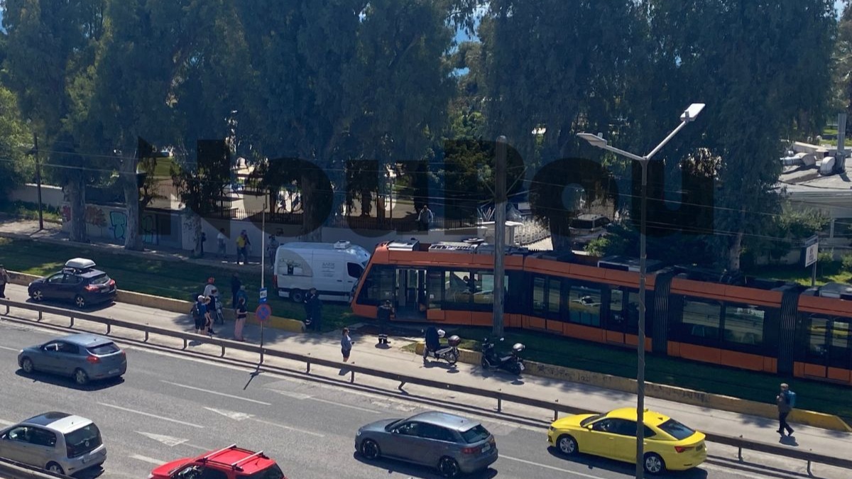Καλαμάκι: Τραμ συγκρούστηκε με φορτηγάκι (εικόνες)