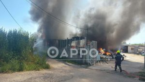 Καλαμάτα: Φωτιά σε επιχείρηση οικοδομικών υλικών και πλαστικών – Διακόπηκε η κυκλοφορία (εικόνες)