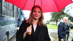 Καρυστιανού: “Δεν μπορεί να γίνει η δίκη αν δεν είμαστε οι συγγενείς μέσα στην αίθουσα”