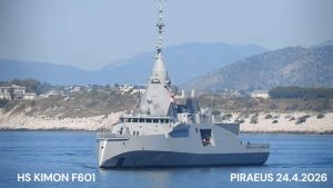 Στον Πειραιά για πρώτη φορά η φρεγάτα “Κίμων” – Βίντεο από την άφιξη της ελληνικής Belharra
