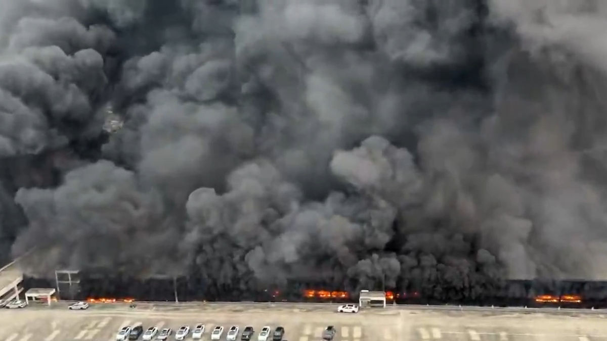 Κίνα: Μεγάλη φωτιά σε εργοστάσιο ηλεκτρικών αυτοκινήτων της BYD – Δείτε βίντεο