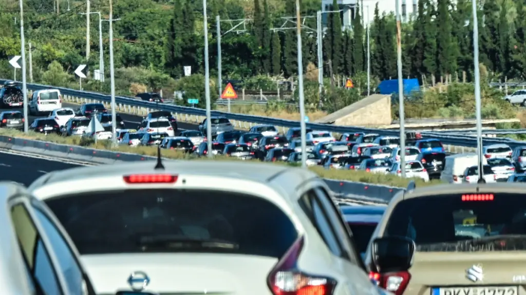 Έκτακτα μέτρα της Τροχαίας ενόψει Δεκαπενταύγουστου – Μέχρι πότε απαγορεύεται η διέλευση φορτηγών