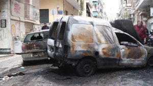 Κυψέλη: Κάηκαν 3 ΙΧ σε κεντρικό δρόμο – Η φωτιά ξεκίνησε από παρκαρισμένο βαν (εικόνες)