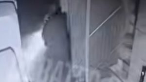 Κολωνός: 34χρονος προσπάθησε να διαρρήξει αποθήκες πολυκατοικίας – Συνελήφθη από  αστυνομικό εκτός υπηρεσίας (βίντεο)