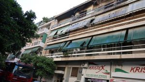 Τραγωδία στον Κολωνό: Νεκροί ένας άνδρας και μια γυναίκα μετά από φωτιά σε διαμέρισμα (βίντεο)