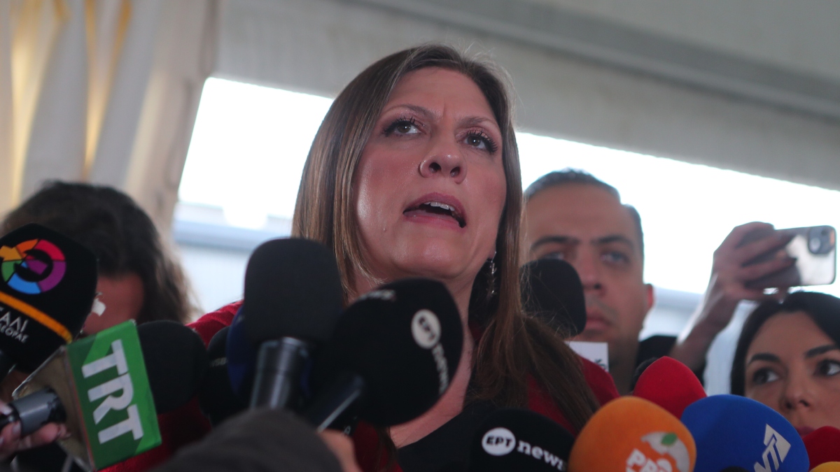 “Πυρά” της Ένωσης Εισαγγελέων Ελλάδος κατά της Ζωής Κωνσταντοπούλου: “Παρανομεί καλυπτόμενη από το μανδύα της βουλευτικής ασυλίας”