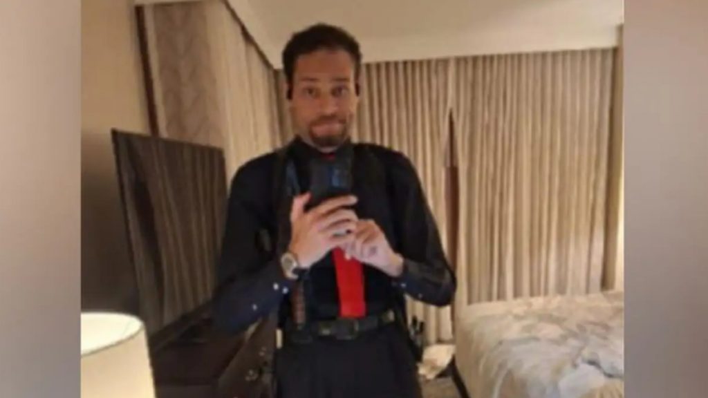 Κόουλ Άλεν: Η selfie του δράστη στον καθρέπτη του ξενοδοχείου 30 λεπτά πριν την αιματηρή επίθεση