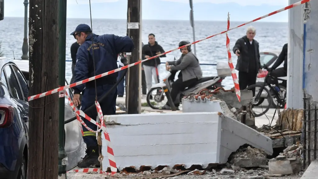 Κόρινθος: Ελεύθεροι ο εργολάβος και ο μηχανικός για τον θάνατο της 43χρονης- Παραμένει στο νοσοκομείο ο 10χρονος γιος