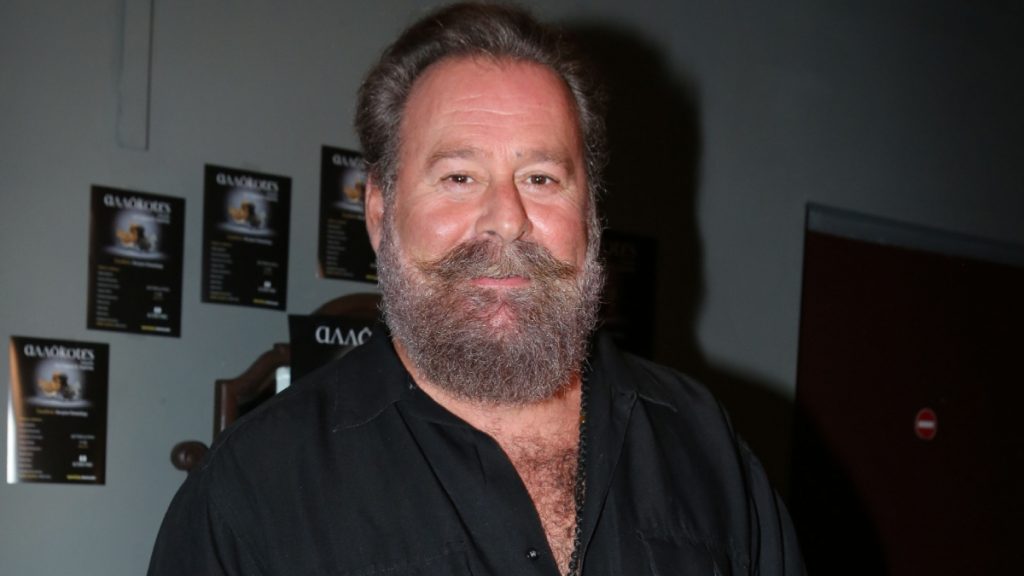 Κωστής Σαββιδάκης: «Με σταύρωσε ο παπάς, κόλλησε ο σταυρός στην πλάτη – Ήταν σημάδι για να κάνω χειρουργείο»