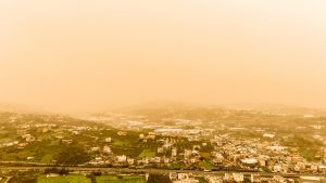 Καιρός αύριο: Λασποβροχές, ισχυροί άνεμοι και αφρικανική σκόνη